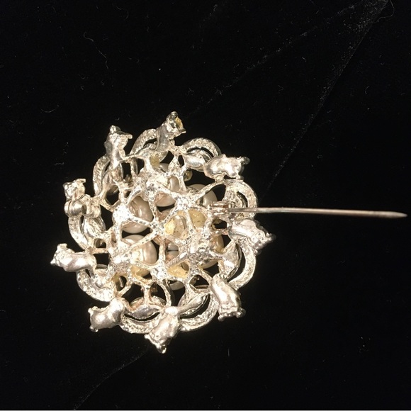 Pearls, rhinestones and silver circle pin - Picture 8 of 8